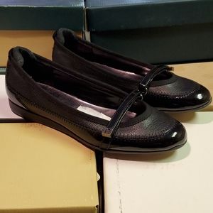 Vintage NWB Etienne Aigner Carmelina Leather Flats
